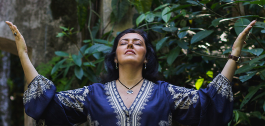 Flavia Costa terapeuta integrativa AuraQuanta RJ